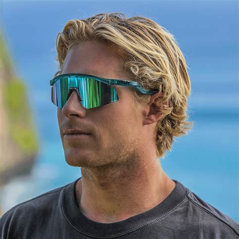 buy oakley sunglasses online.